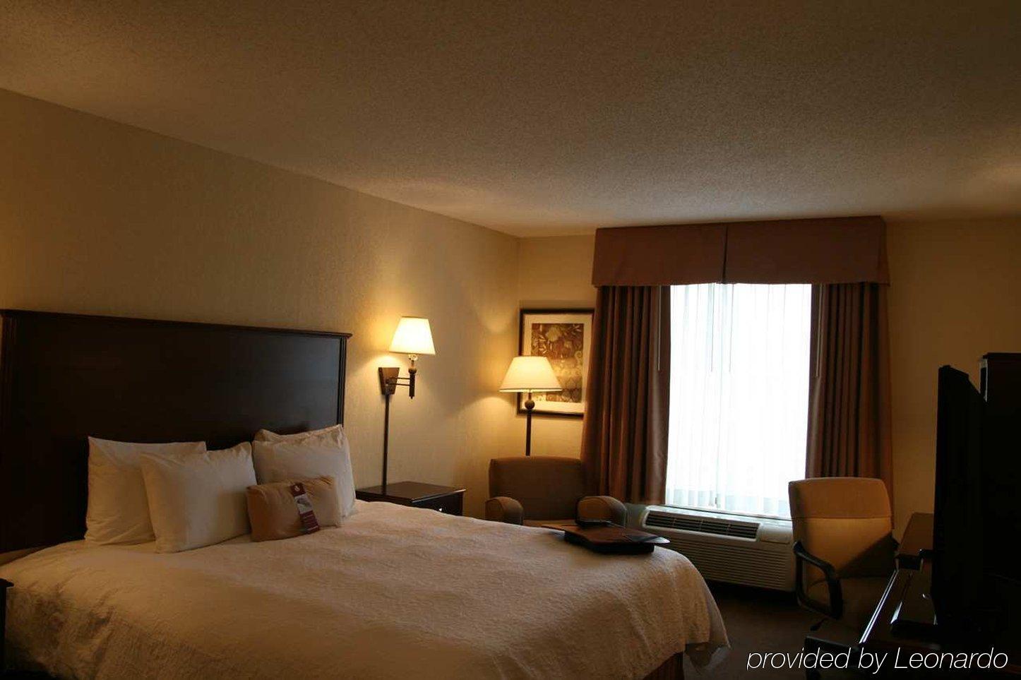 Hampton Inn & Suites Oxford-Anniston Room photo